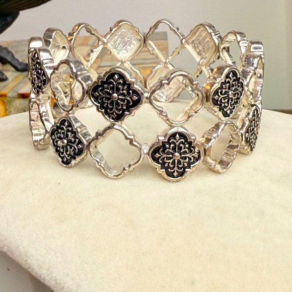 Jewelry - Silver Tone Lattice Stretch Bracelet with Black Floral Medallions – Geometric